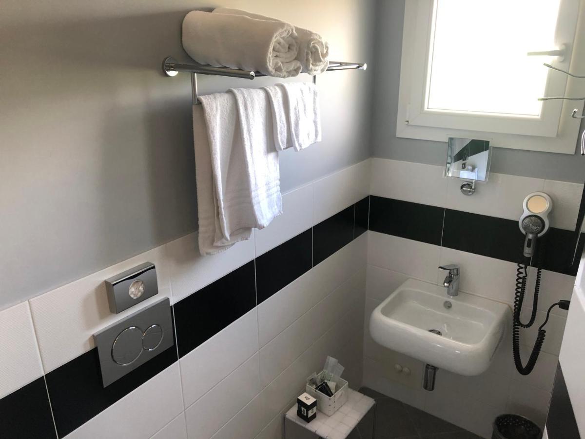 Camera Matrimoniale/Doppia con Letti Singoli con Letto Supplementare