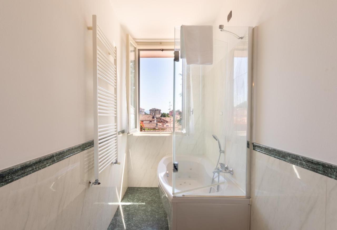 Deluxe Double Room Side Lake View