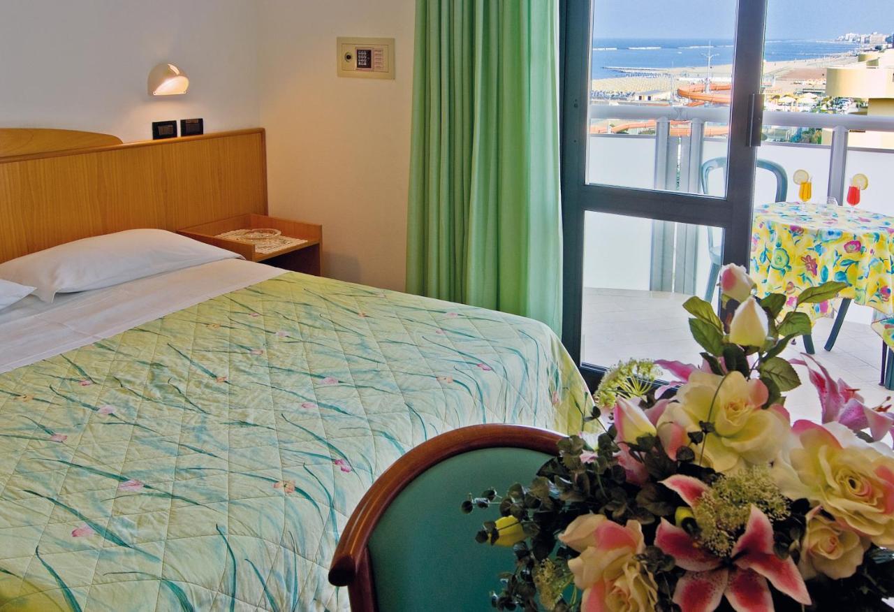 Dreibettzimmer mit Balkon