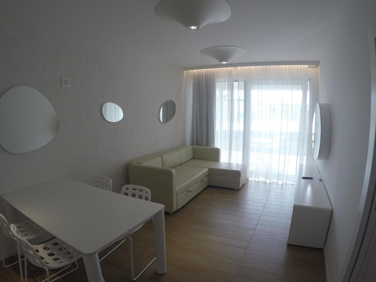 Deluxe One-Bedroom Apartment,1006397110:JPEG