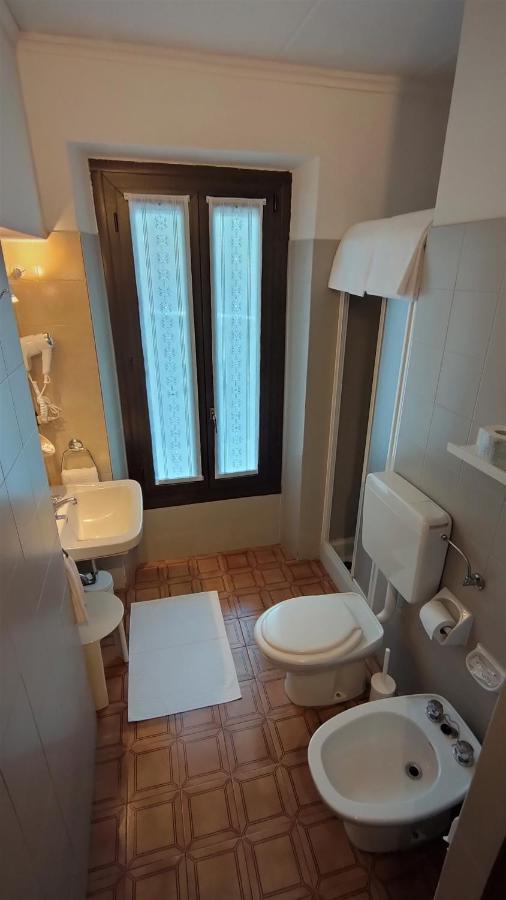 Camera Matrimoniale/Doppia con Letti Singoli con Bagno Privato