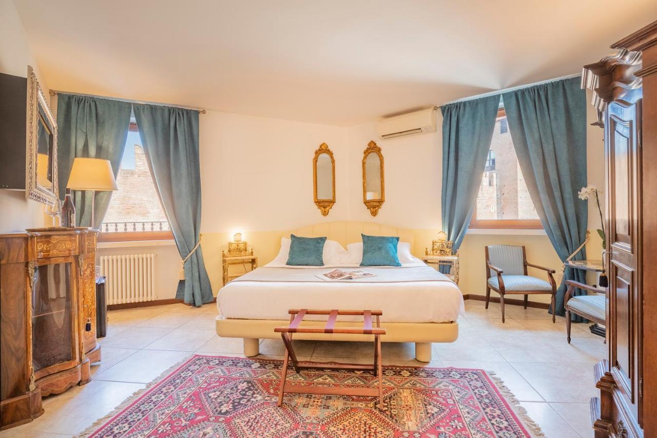 Grand Deluxe King Room Castle View