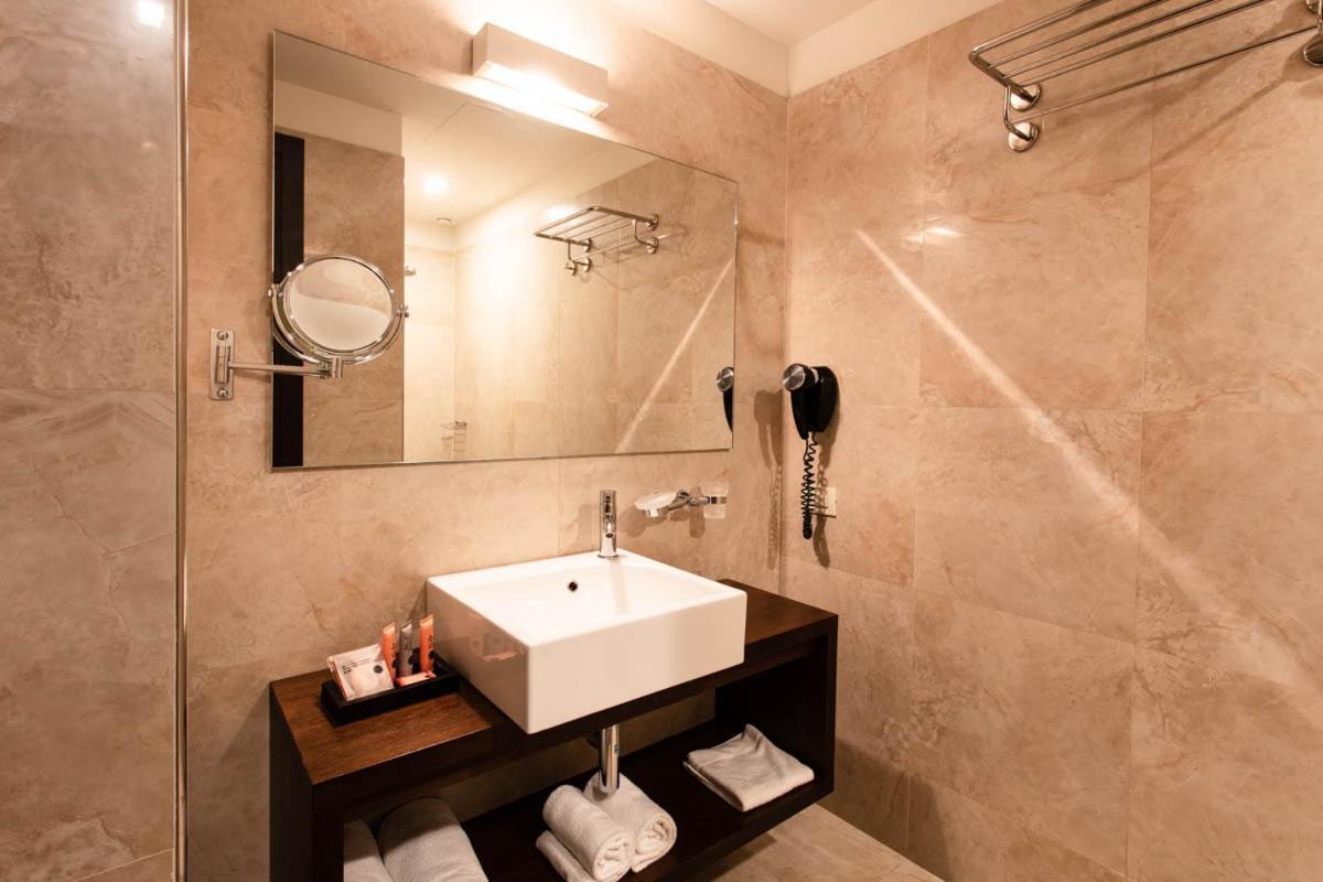 King Suite Spa Bath