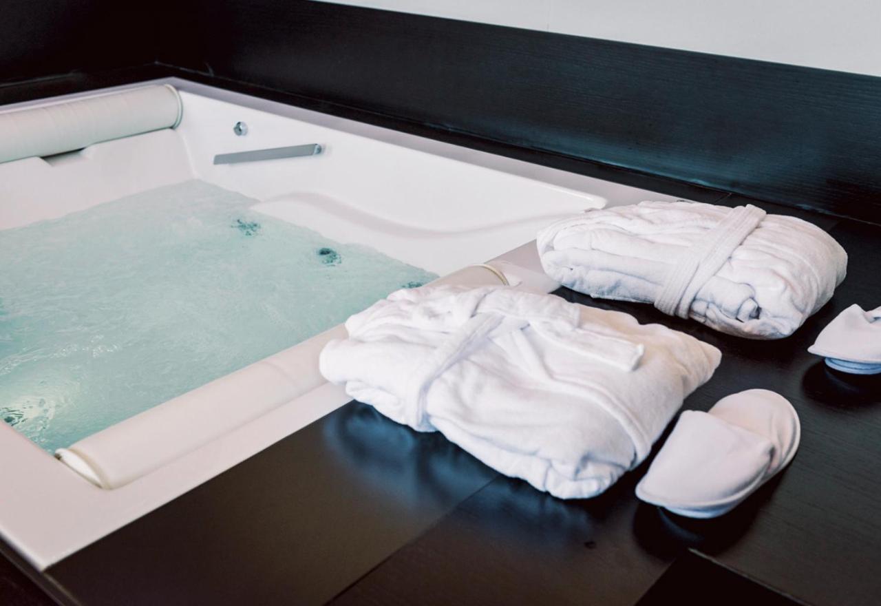 King Suite Spa Bath