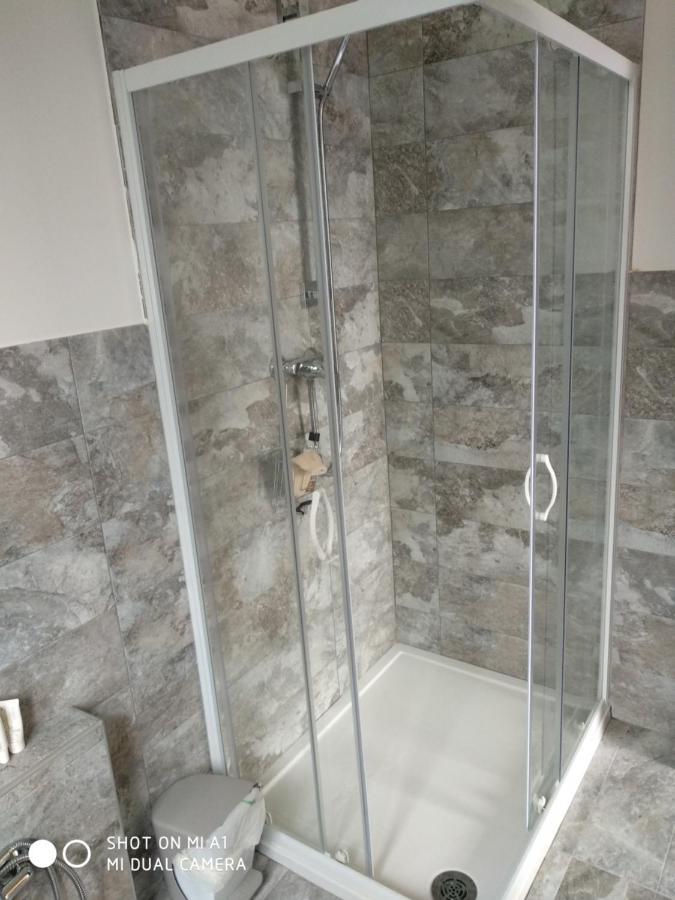 Zweibettzimmer mit eigenem Bad