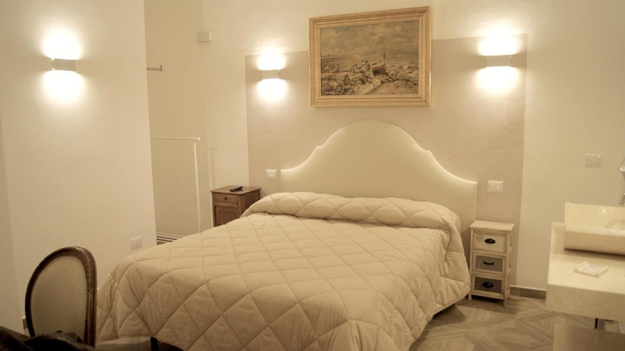 Double Room Private Bathroom No Window
