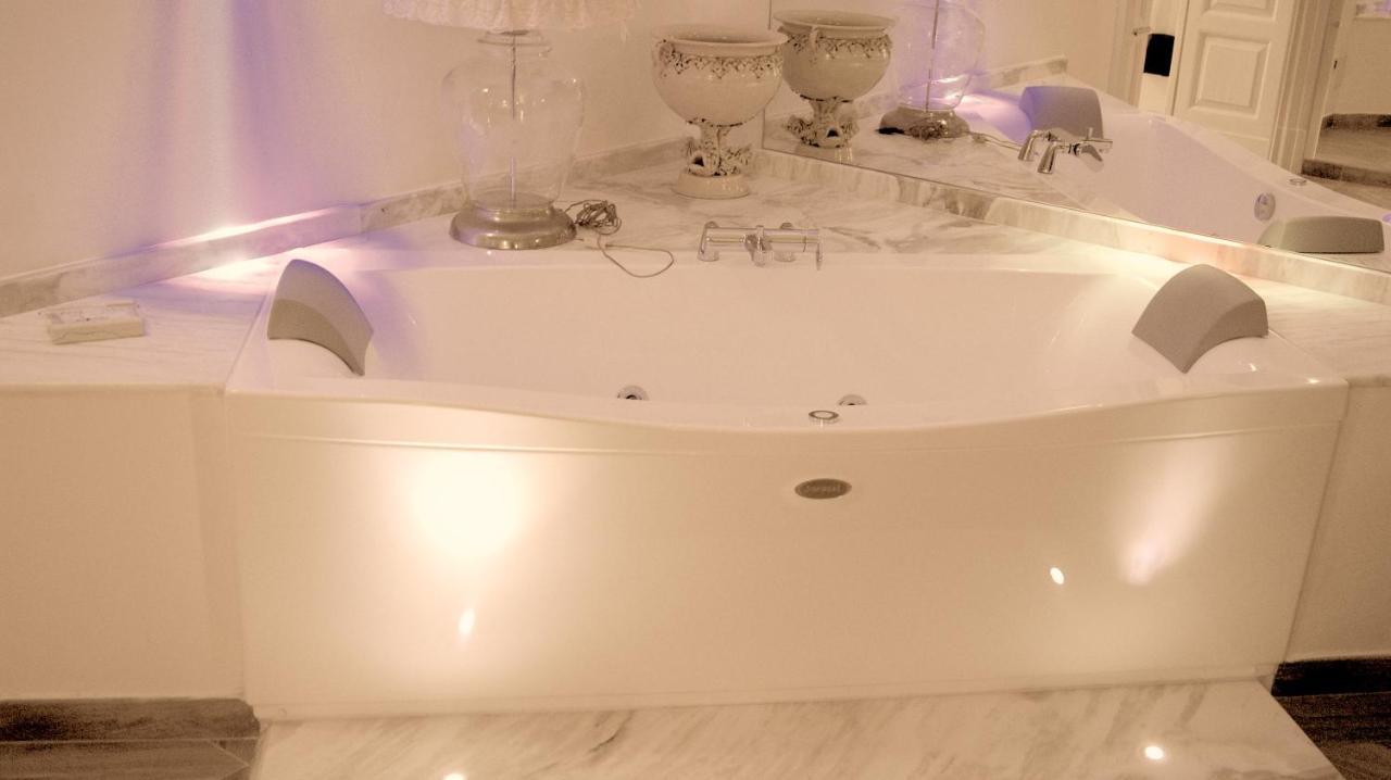 King Room Spa Bath