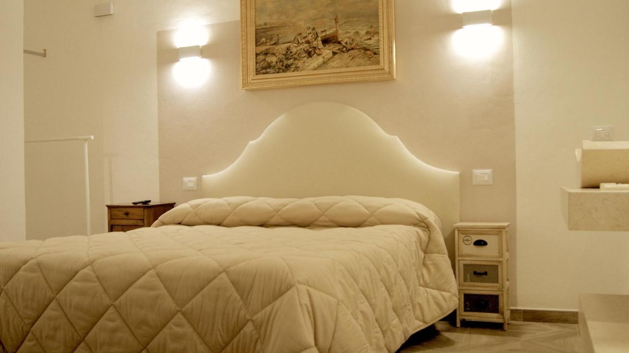 Double Room Private Bathroom No Window