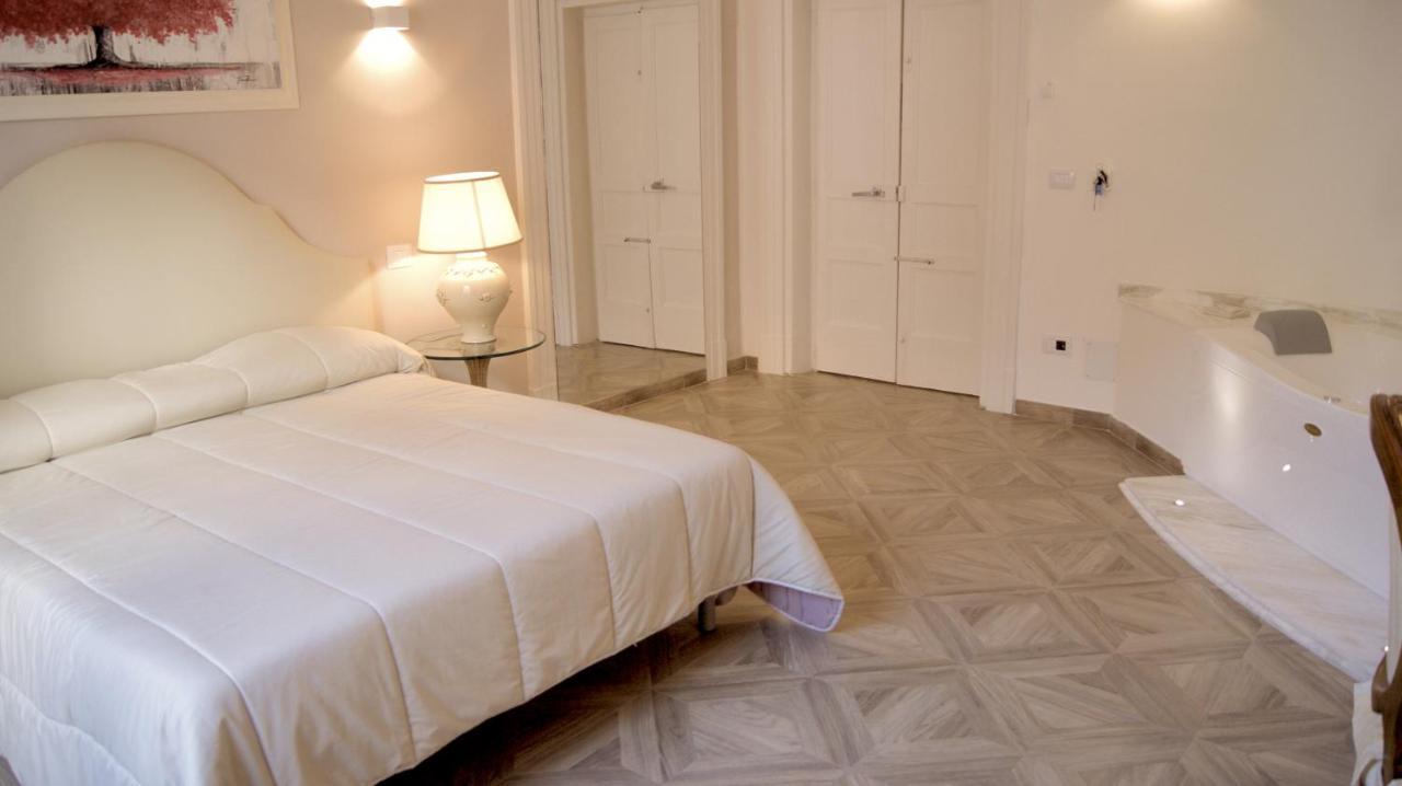 King Room Spa Bath
