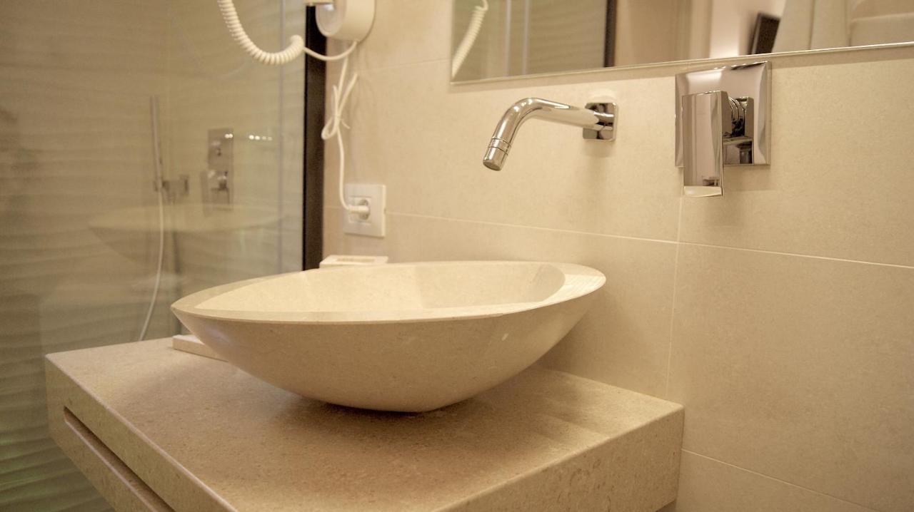 Double Room Private Bathroom No Window