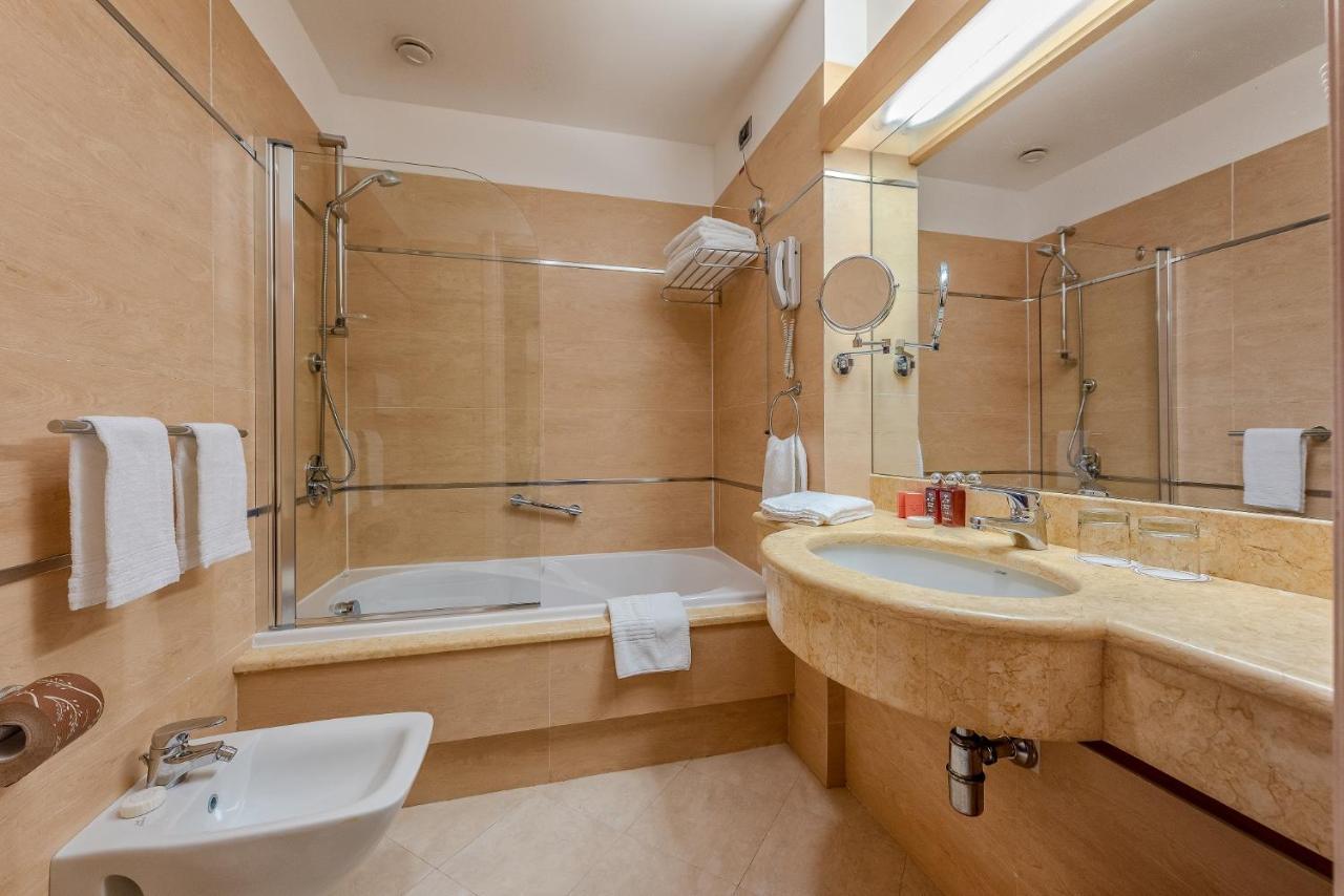 Deluxe Quadruple Room,1742674177:JPEG