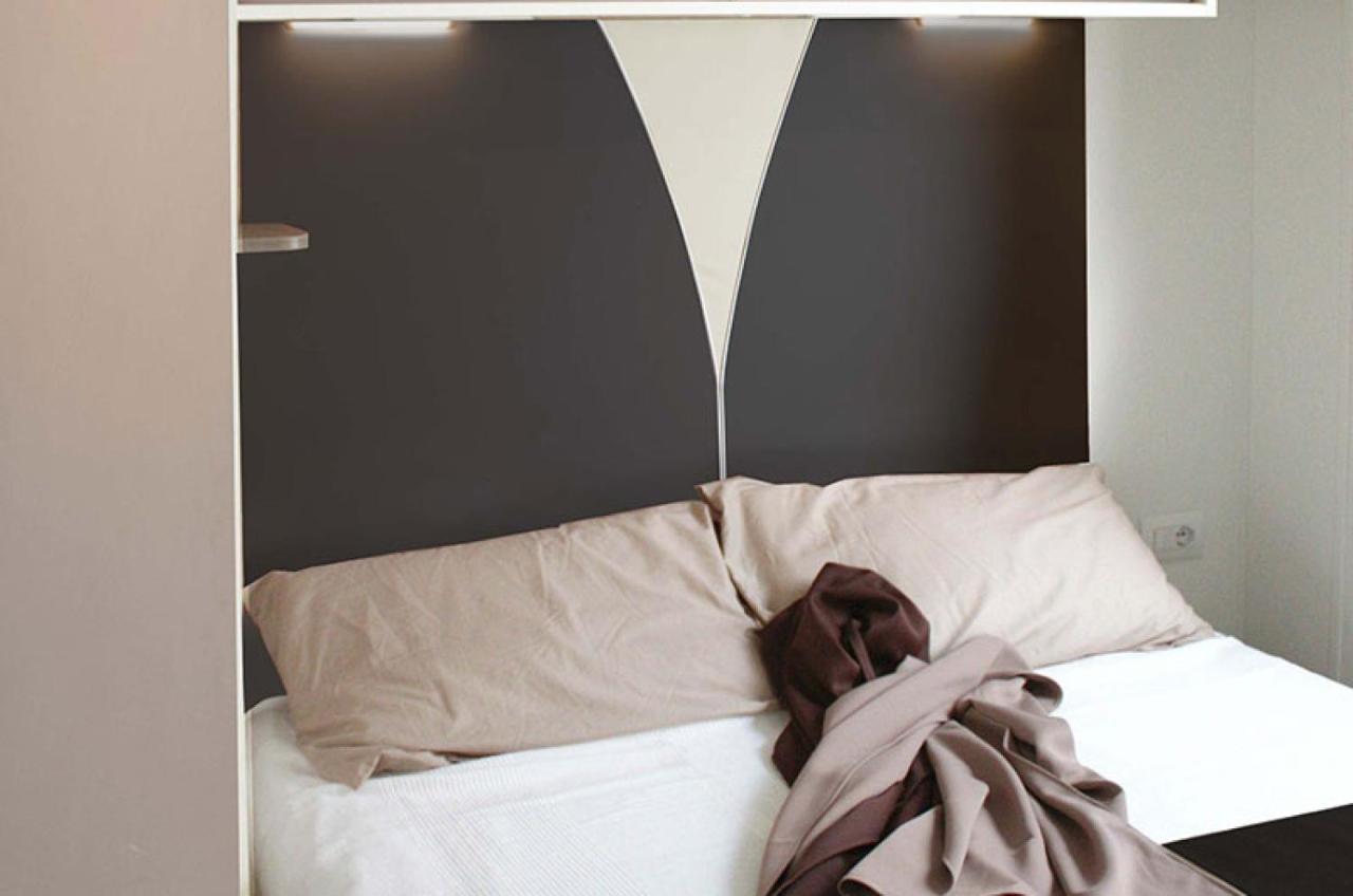 Mobile Home Glam Towels or Bed linen available a fee Pets allowed on request extra charge