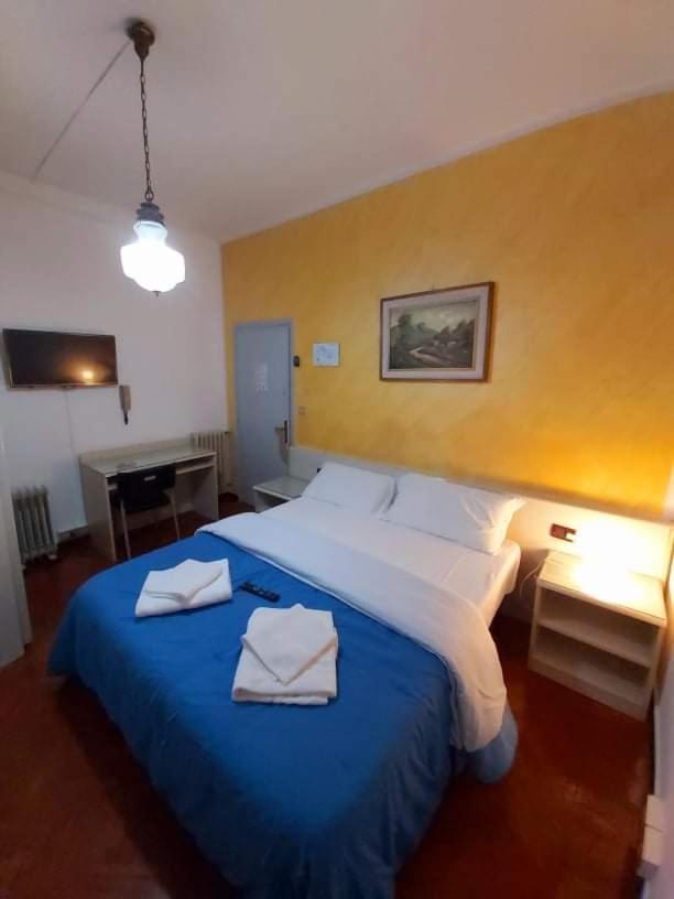 Standard Double Room with Shared Bathroom