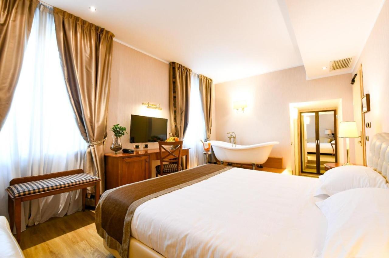 Deluxe Double Room Bath