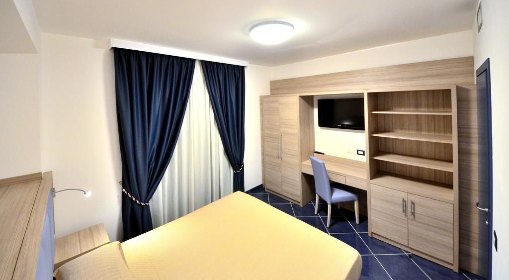 Suite with Balcony and Sea View