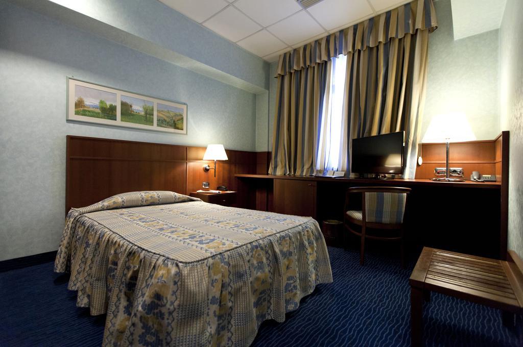 Single Room,989279458:JPEG