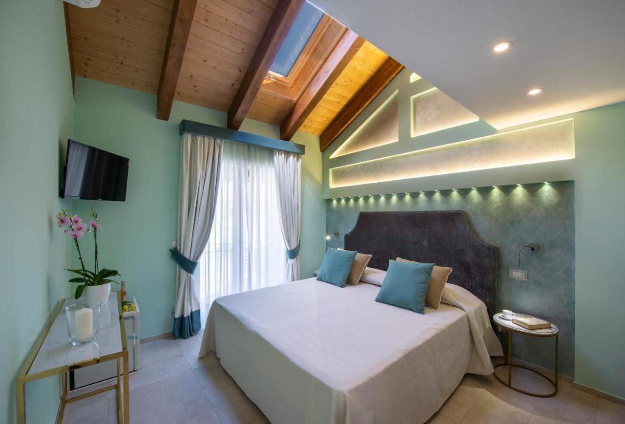 One-Bedroom Apartment,1100857911:JPEG