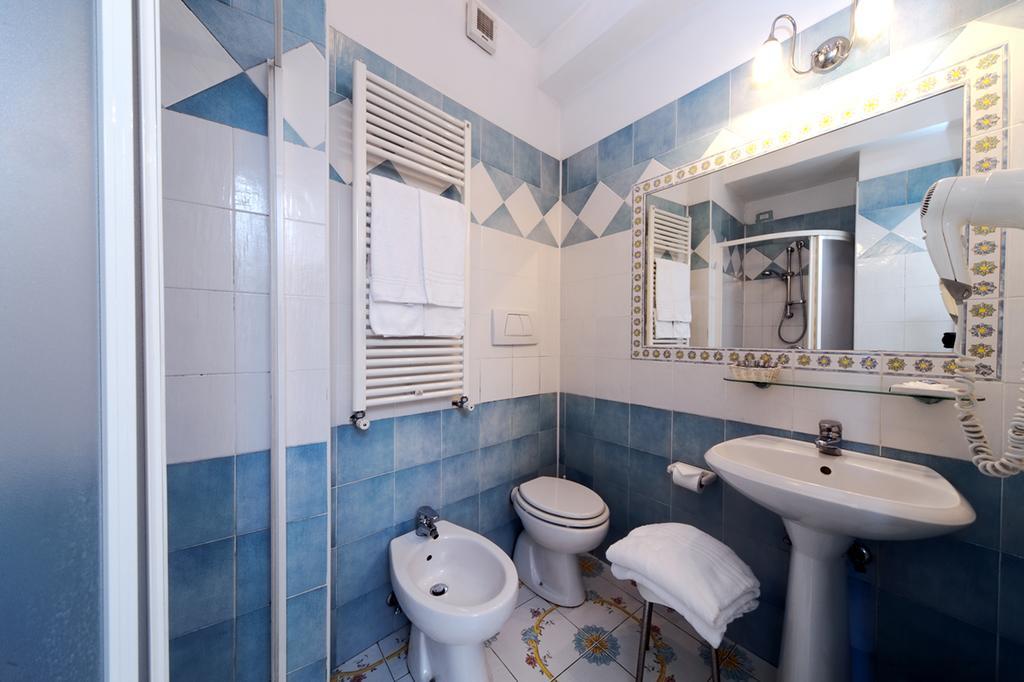 Triple Room,917757310:JPEG
