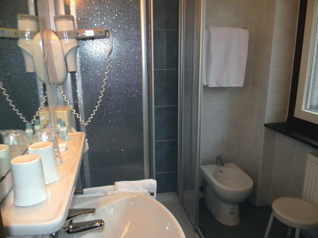 Standard Double or Twin Room,942862873:JPEG