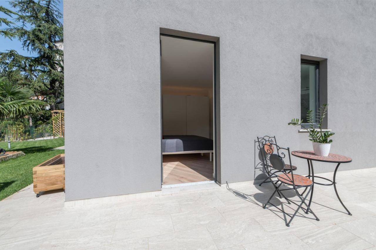 One-Bedroom Apartment Garden