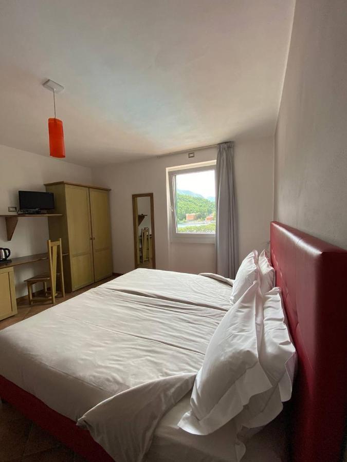 Double Room Lateral Lake View