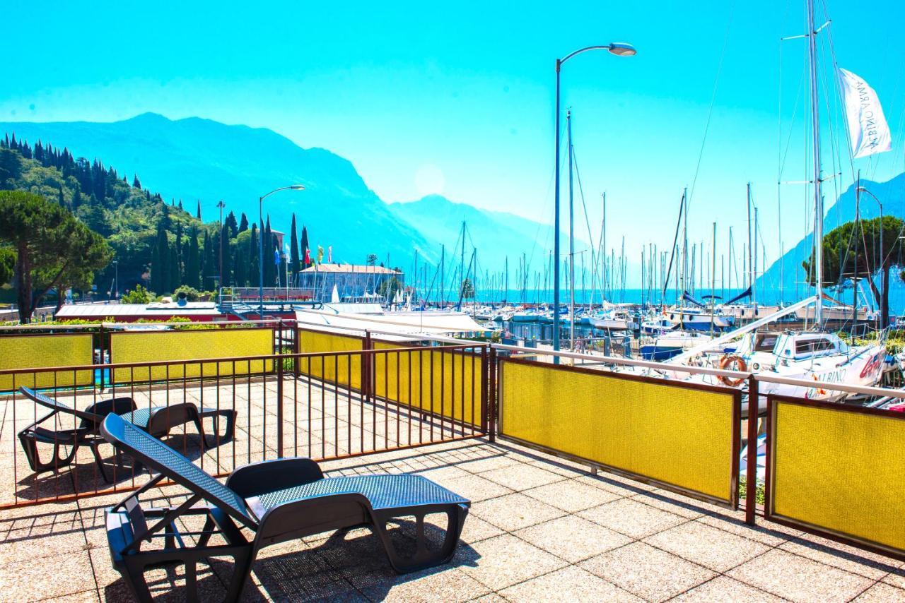 Superior Studio Terrace Lake View