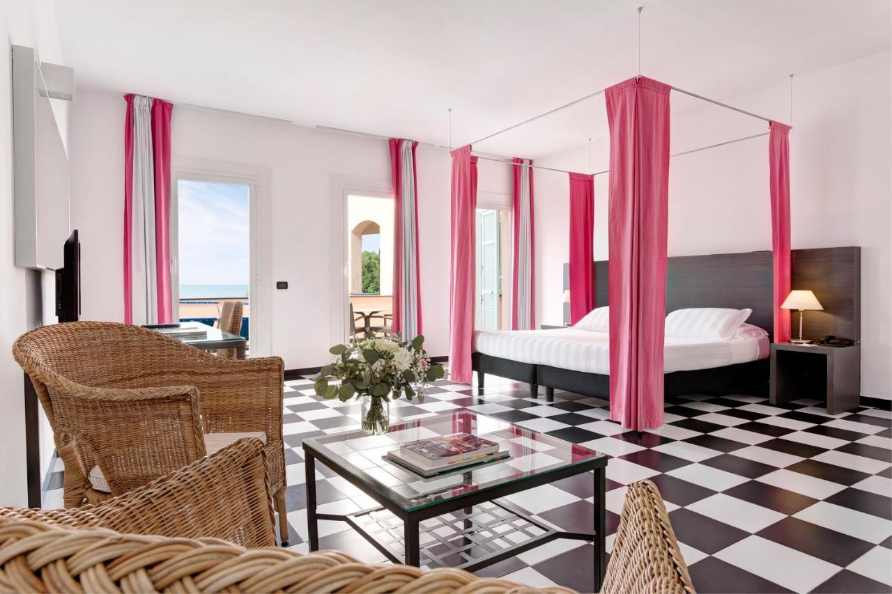 Doppelzimmer mit Balkon und Meerblick