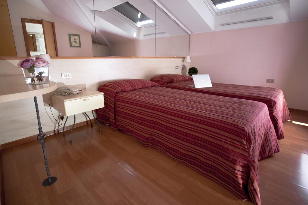 Double or Twin Room Attic