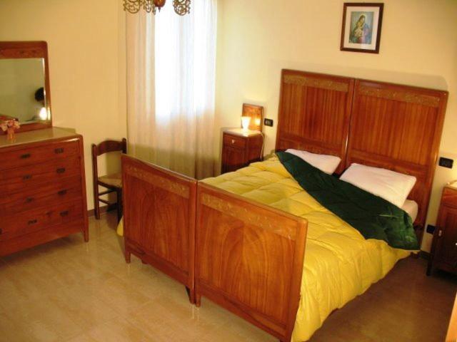 Doppel- oder Zweibettzimmer