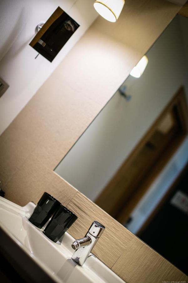 Deluxe Queen Room Infrared Sauna Water Jet Shower
