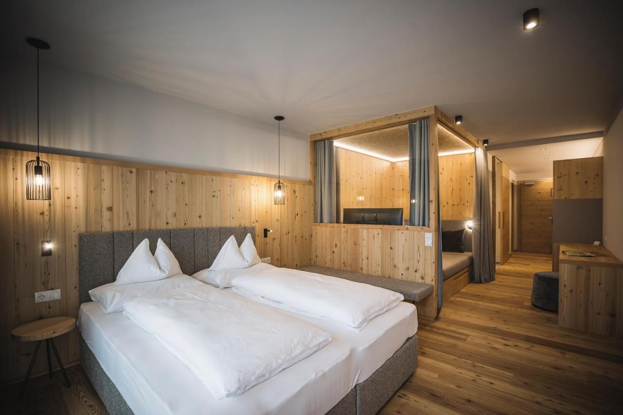 Suite mit Kingsize-Bett und Balkon