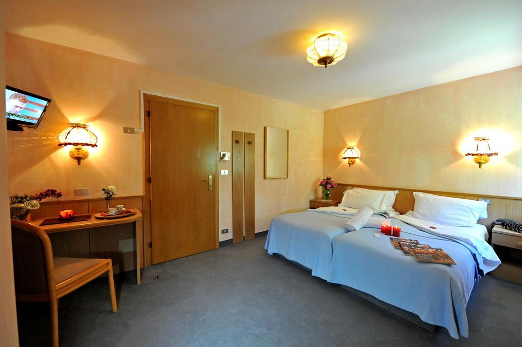 Triple Room,692064384:JPEG