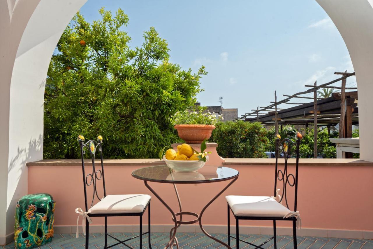Deluxe Double Room with balcony and Garden View