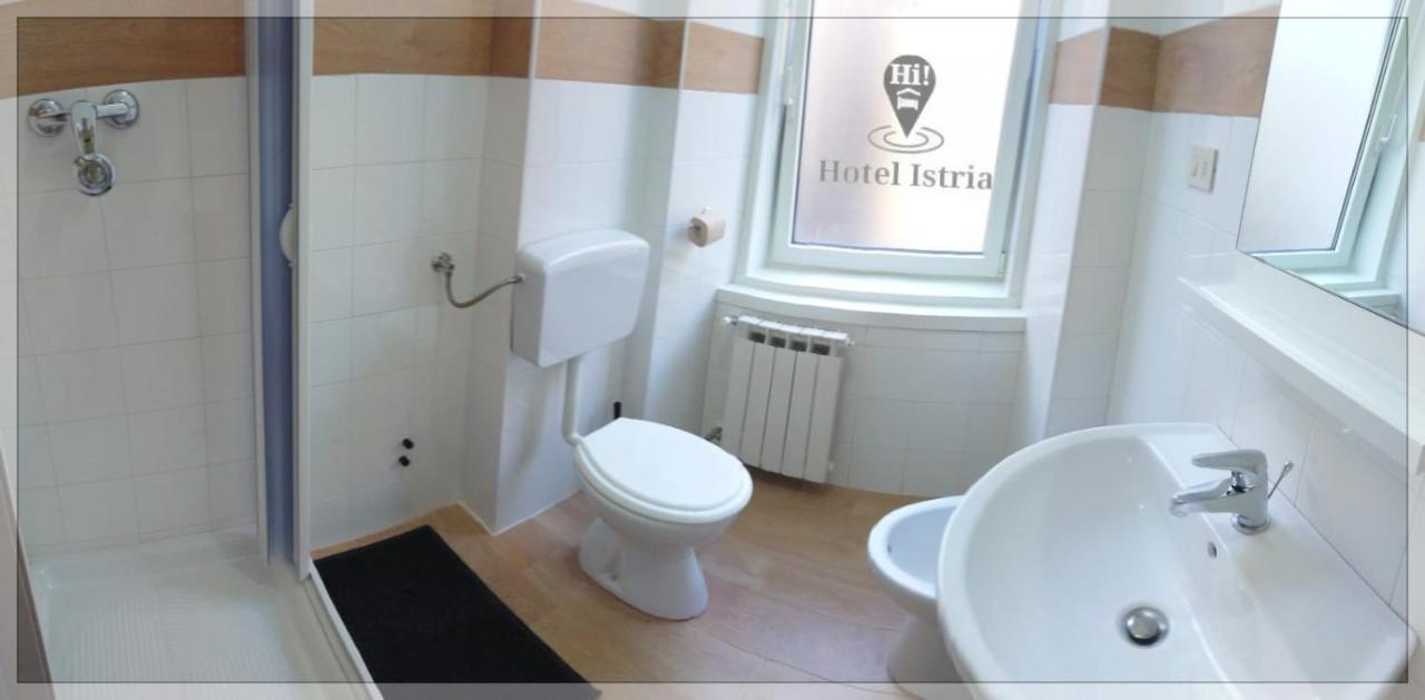 Twin Room Private Bathroom