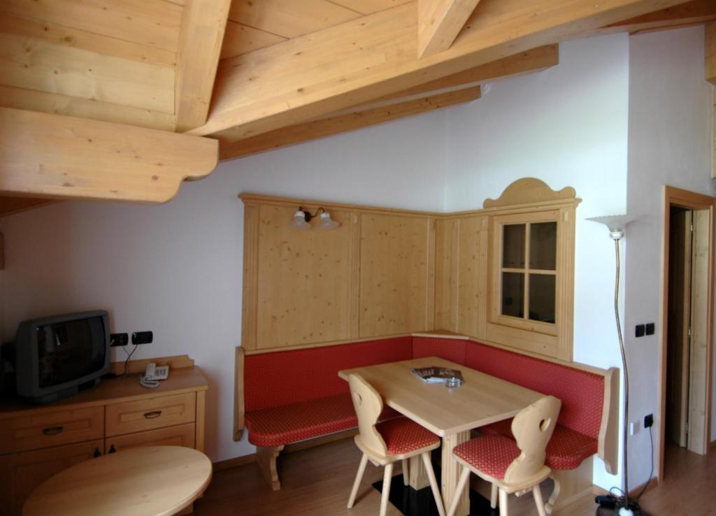 One-Bedroom Apartment,700674466:JPEG
