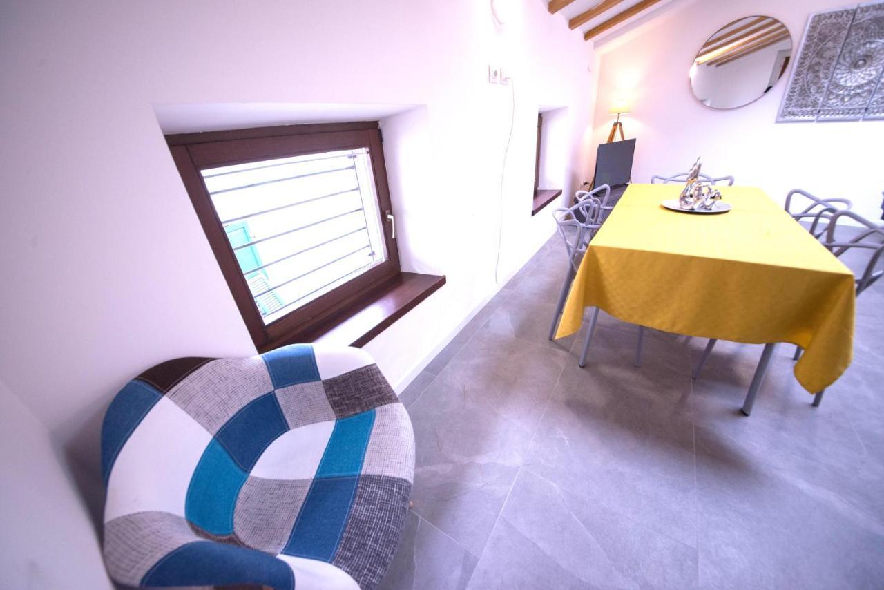 Deluxe One-Bedroom Apartment