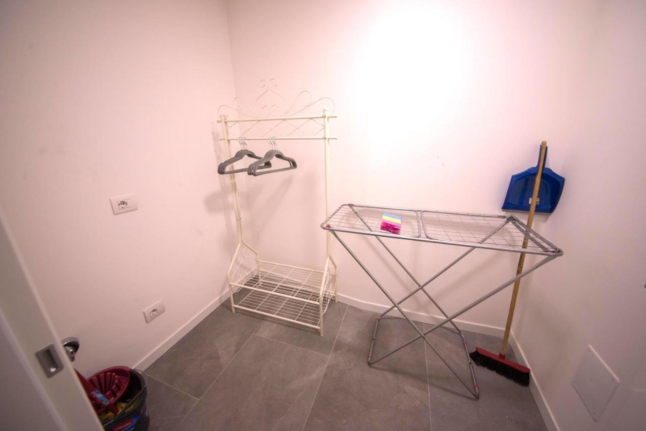Deluxe One-Bedroom Apartment
