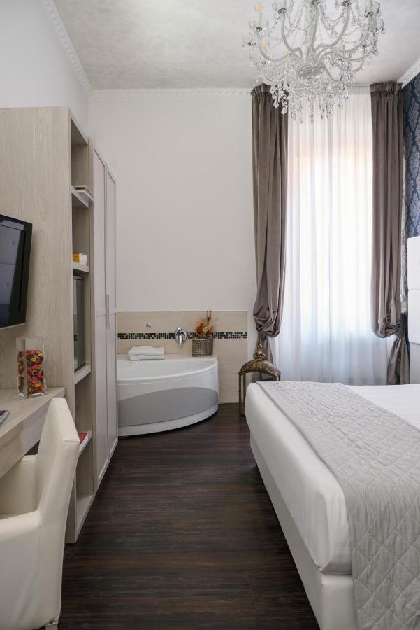 Executive Suite Jacuzzi