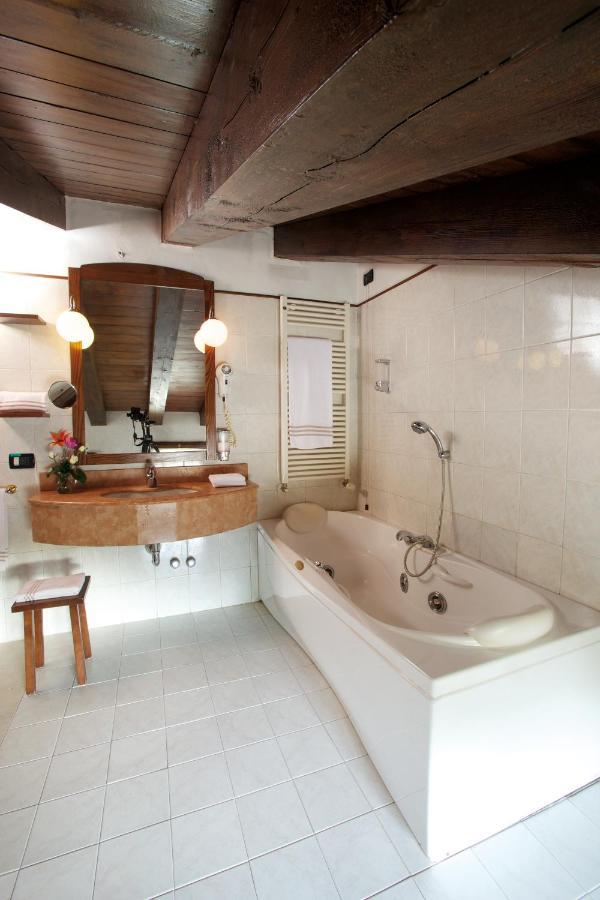 Queen Room Spa Bath