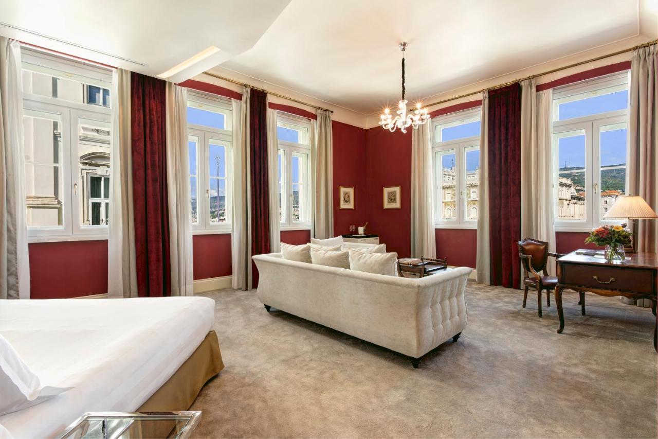 Suite Square View