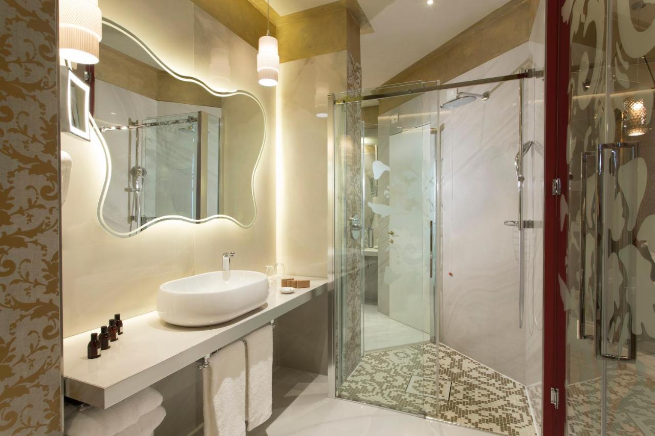 Suite Square View