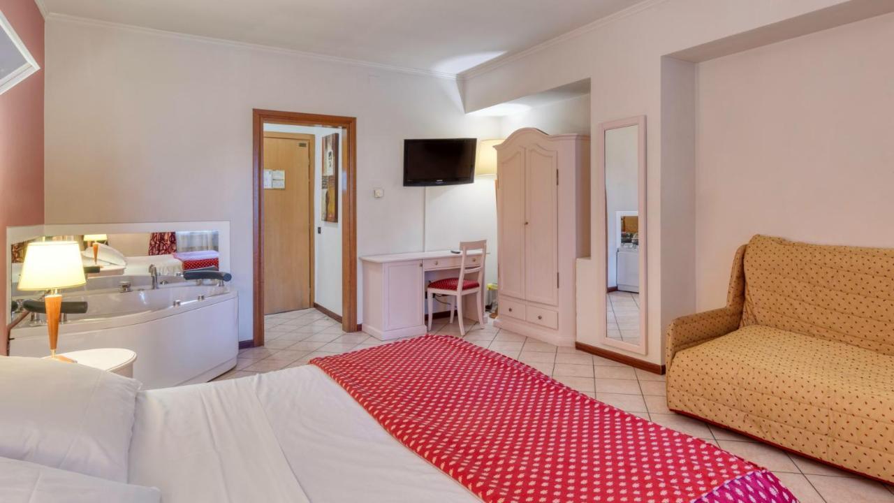 Queen Room Spa Bath