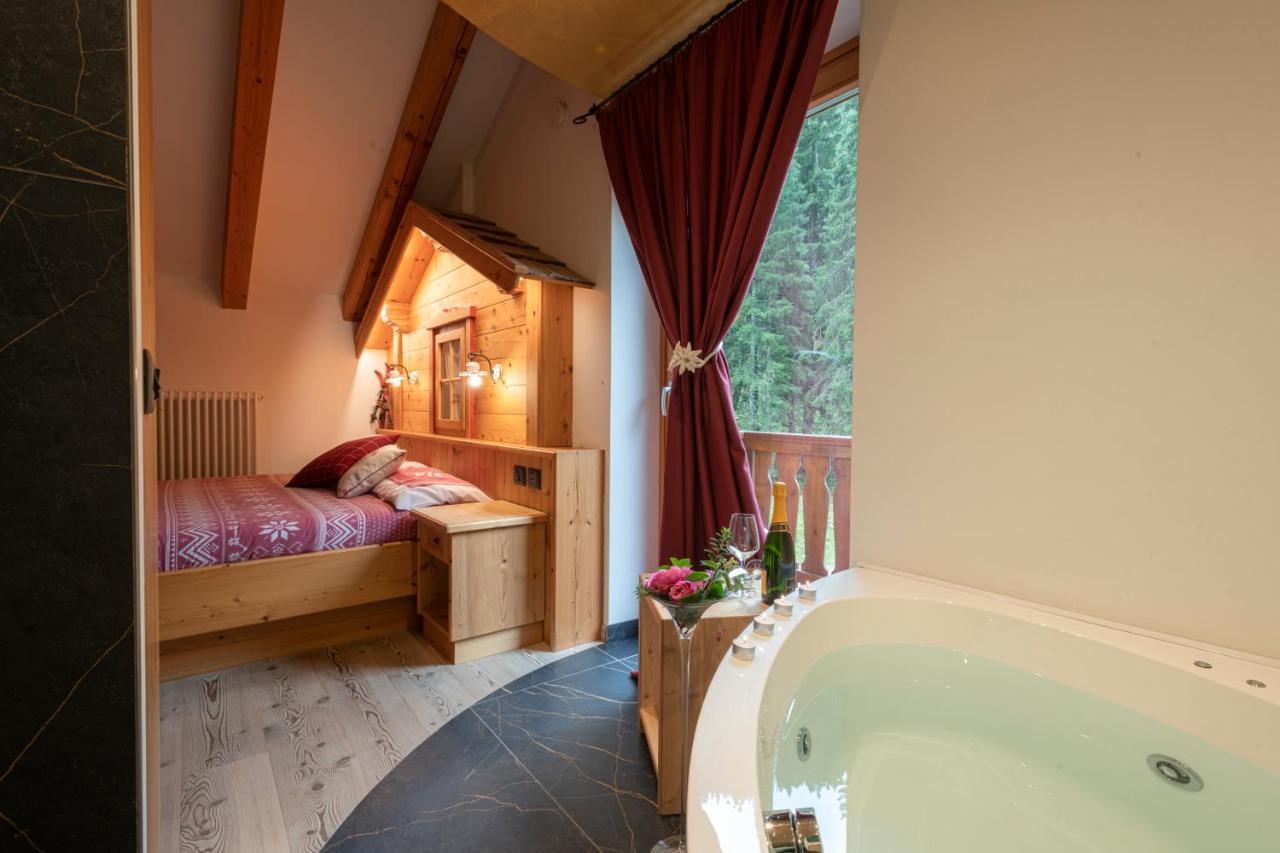 Deluxe Suite Spa Bath