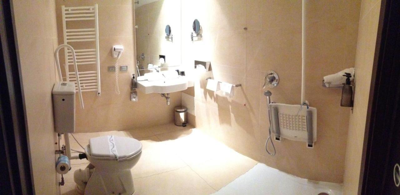 Classic Twin Room Disability Access