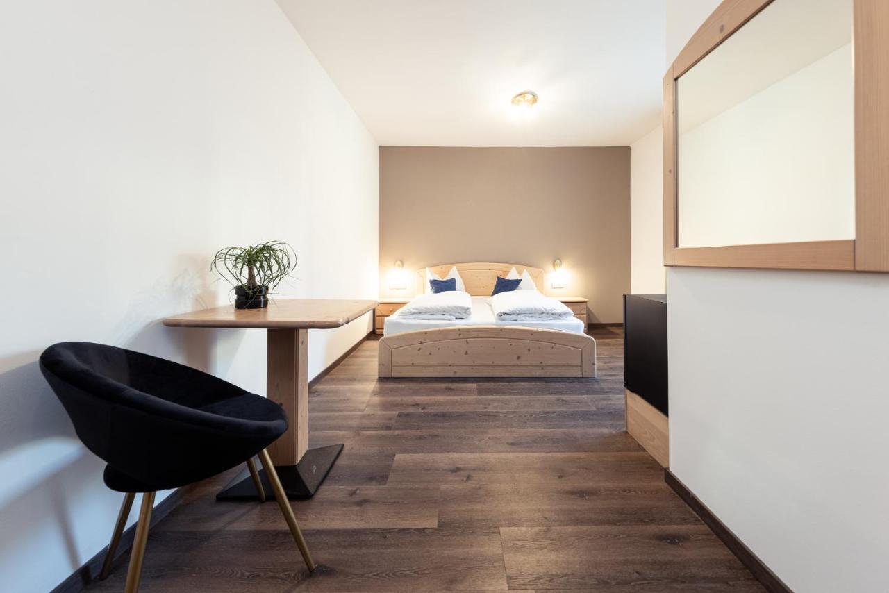 Doppelzimmer mit Balkon