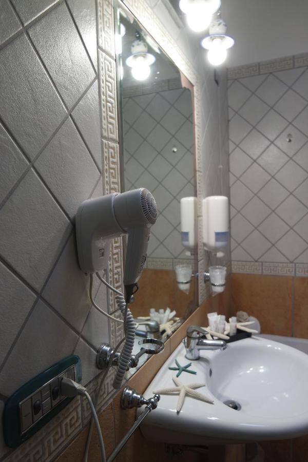 Camera Tripla