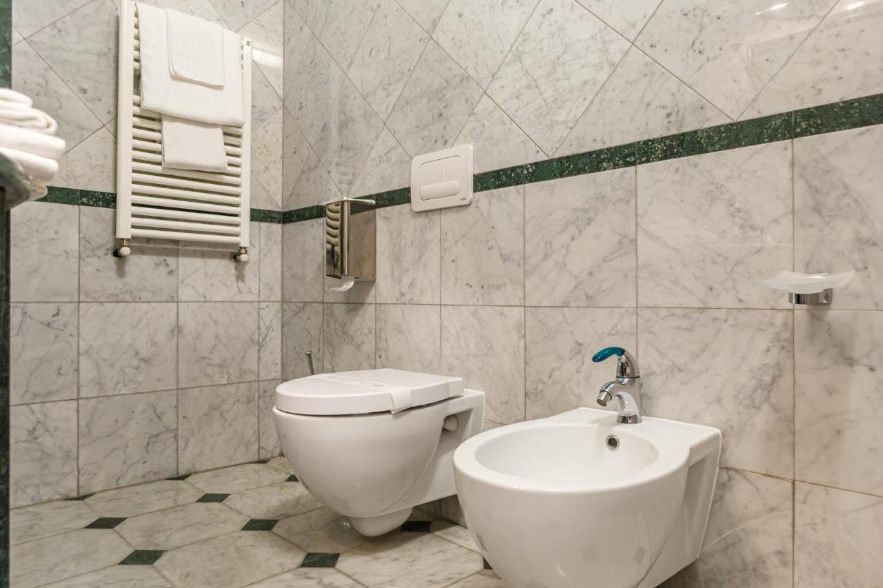 Twin Room Shower,1189722877:JPEG