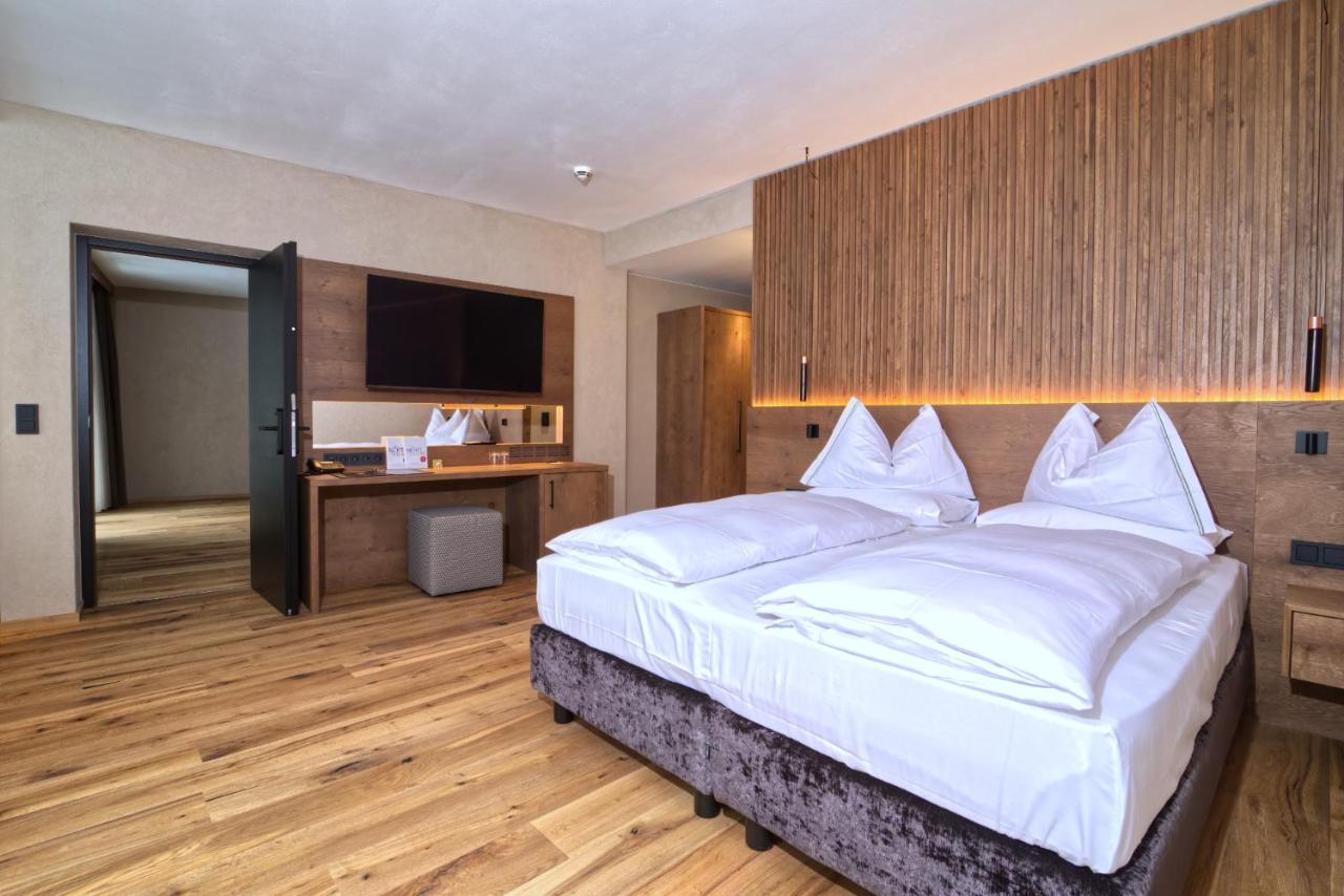 Apartament typu Suite z łóżkiem typu king-size i balkonem