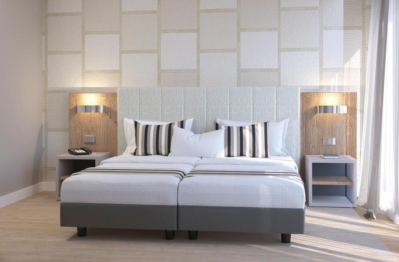 Doppel- oder Zweibettzimmer mit teilweisem Seeblick und Terrasse