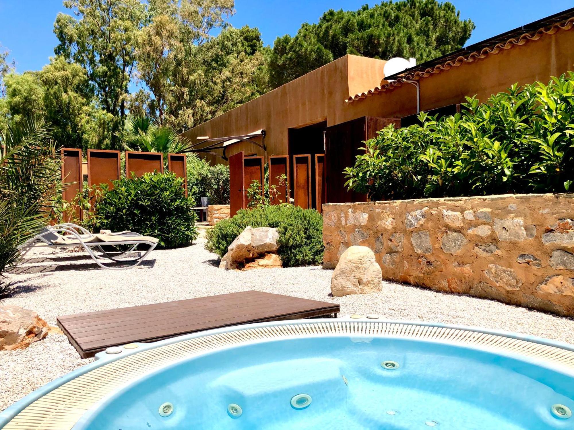 Deluxe Double or Twin Room Spa Bath